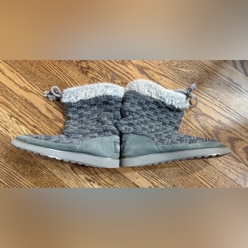 Skechers‎ Australia Gray Knit Boots with Faux Fur Lining